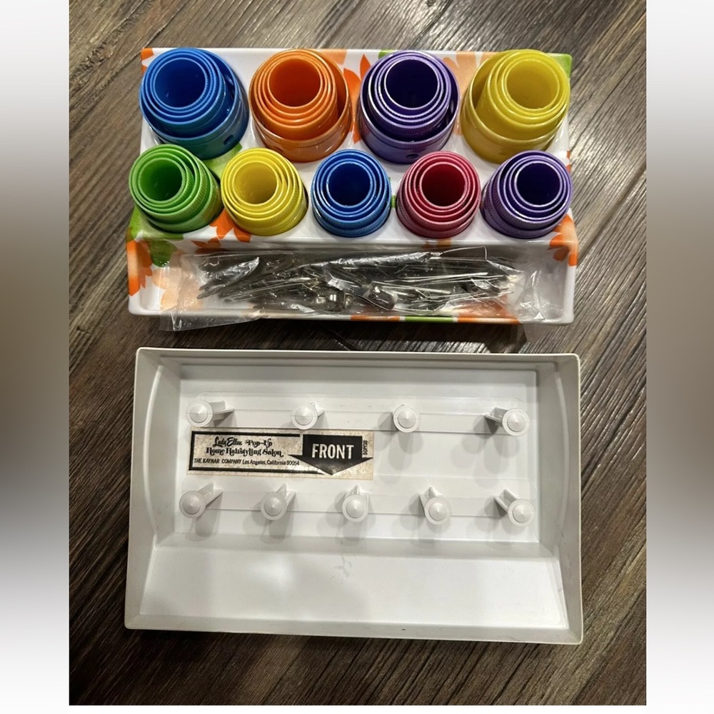 Lady Ellen pop-up salon VINTAGE hair curlers and klippies NOS flower box hippie